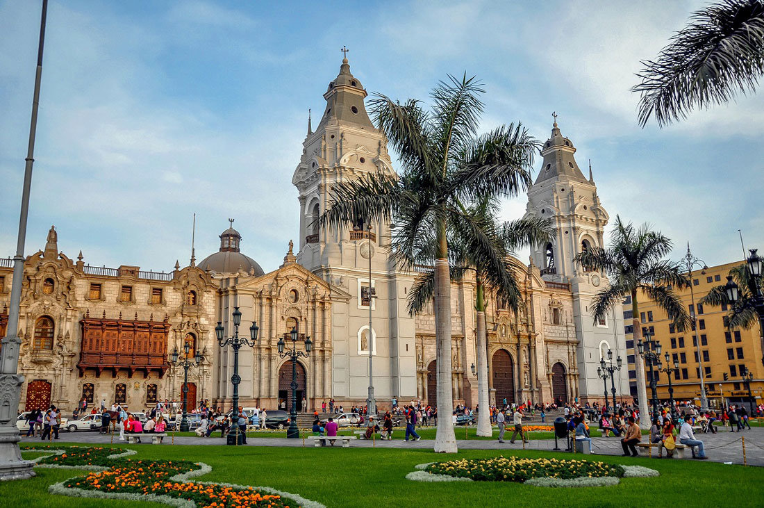 Peru-Lima-downtown-Plaza-Mayor